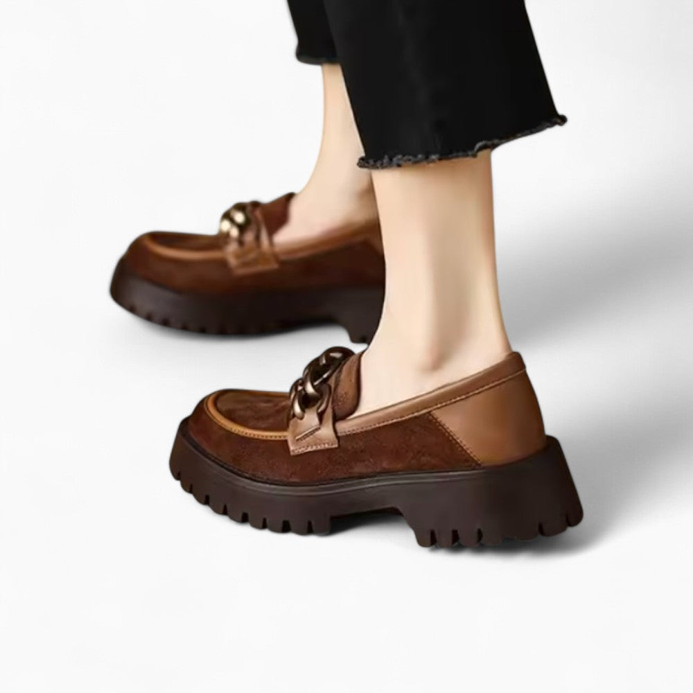 Mocassins À Plateforme Avec Une Chaîne Argentée Pour Femmes