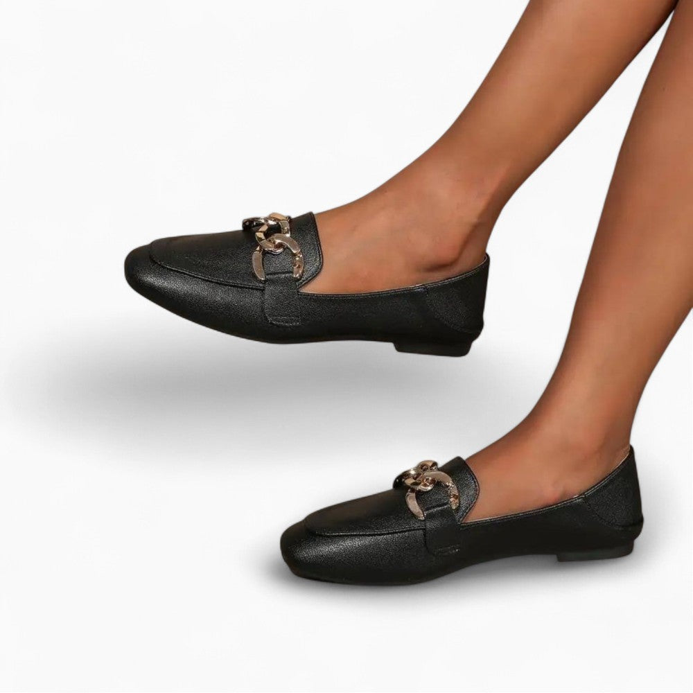 Mocassin Noir Boucle Dorée À Enfiler Et Cuir Végan