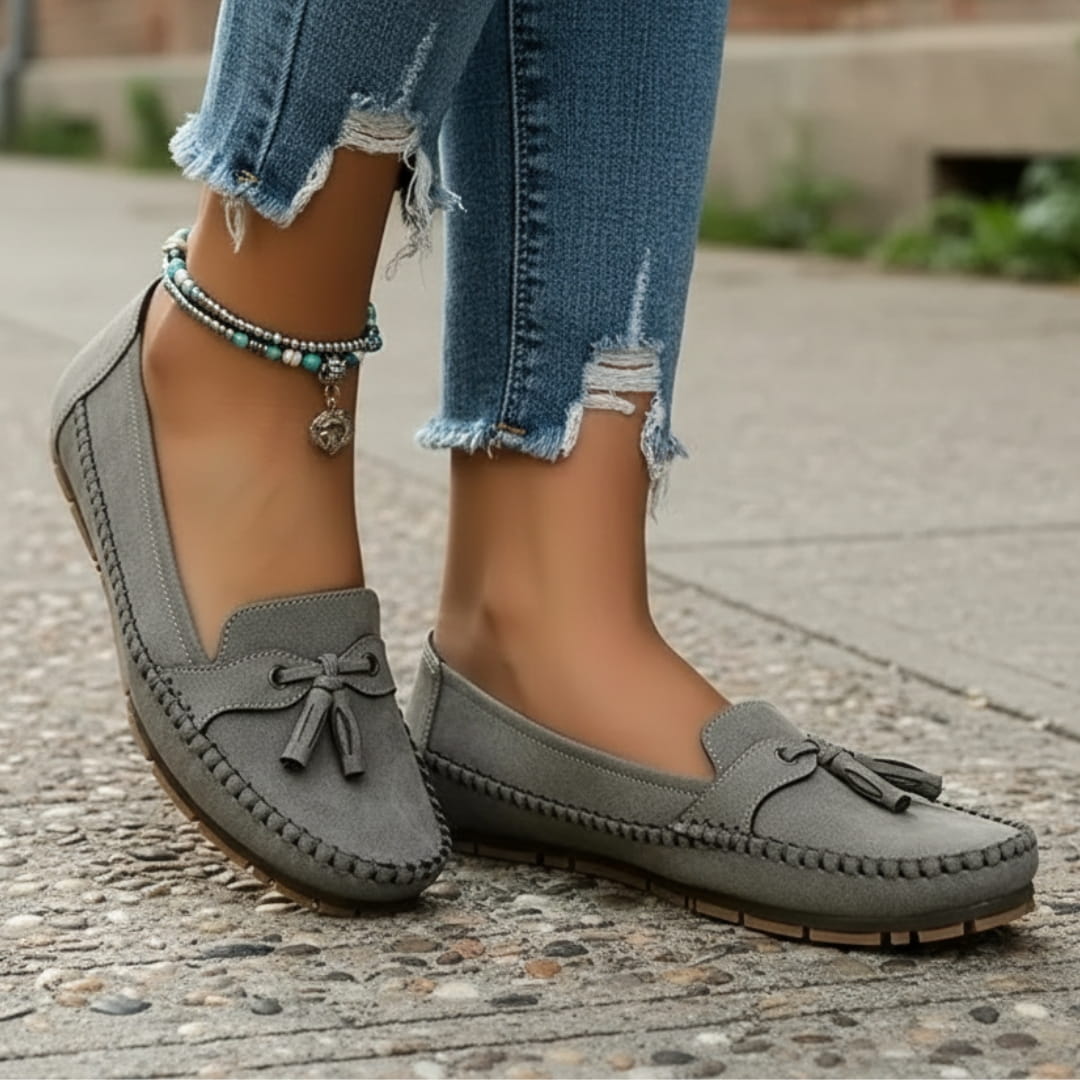 Livia Mocassins en Cuir Souple à Pompons – Chaussures Élégantes Quotidiennes à Enfiler