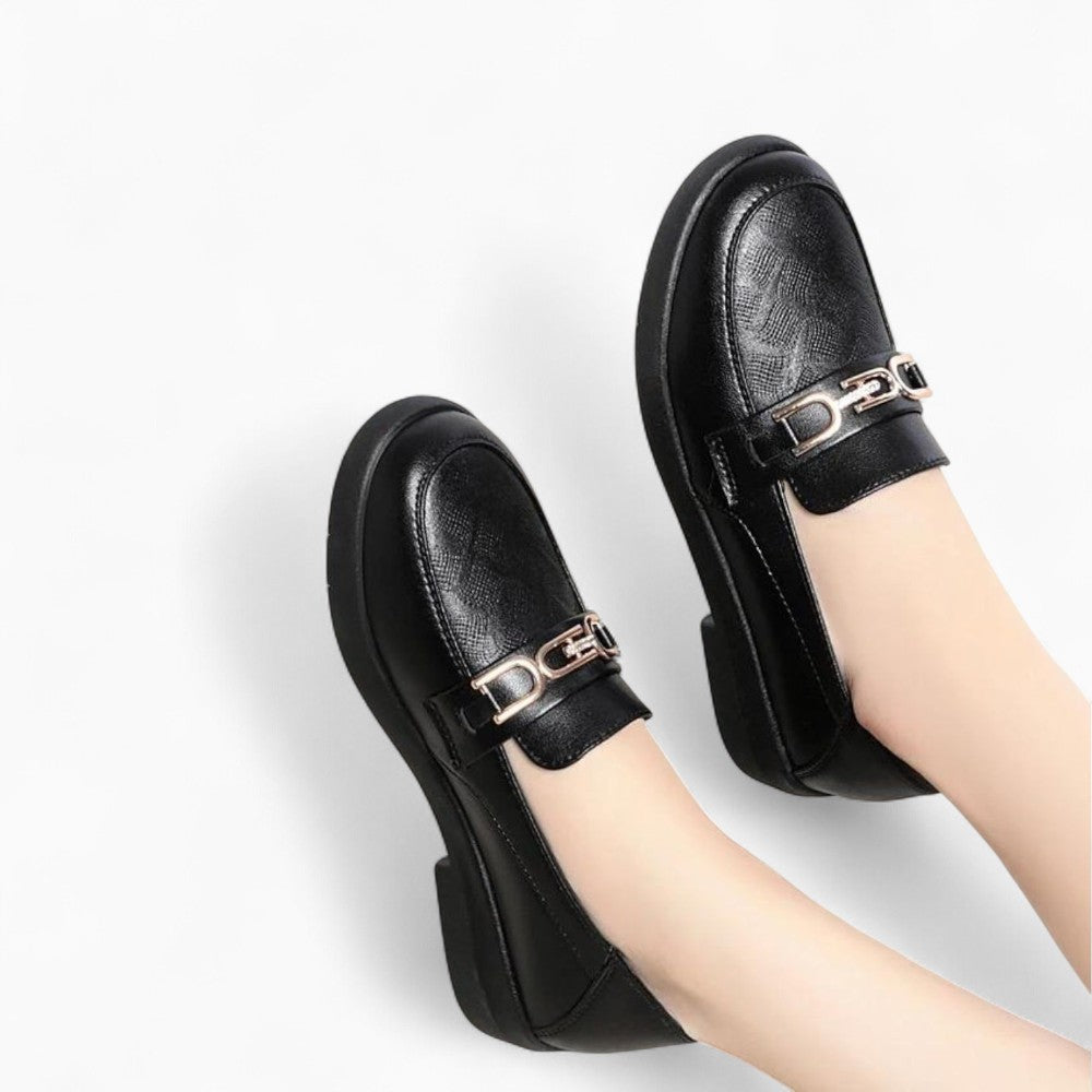 Mocassins Noirs À Semelle Épaisse Et Chaine Dorée Pour Femme
