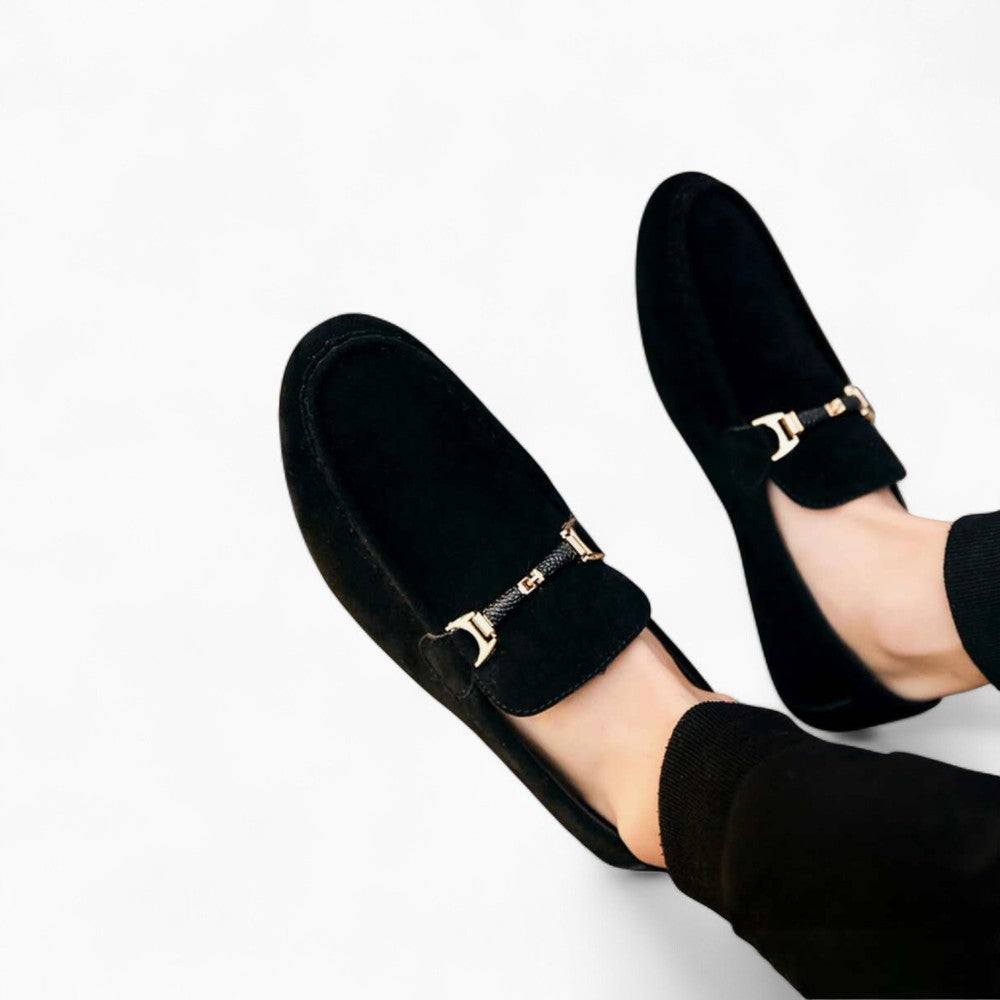 Mocassins En Daim Avec Une Chaîne Décorative Pour Hommes