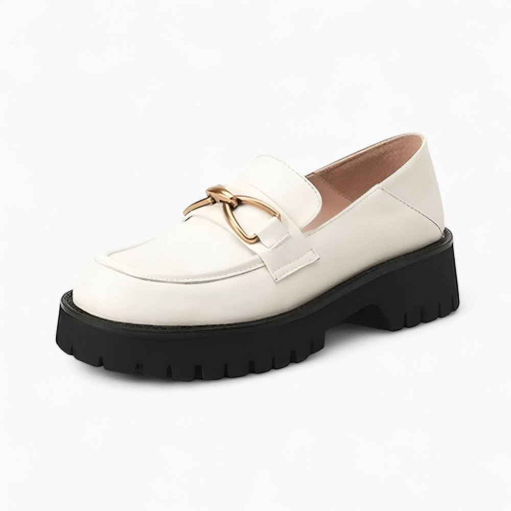 Mocassins En Cuir Avec Une Chaîne En Métal Pour Femme
