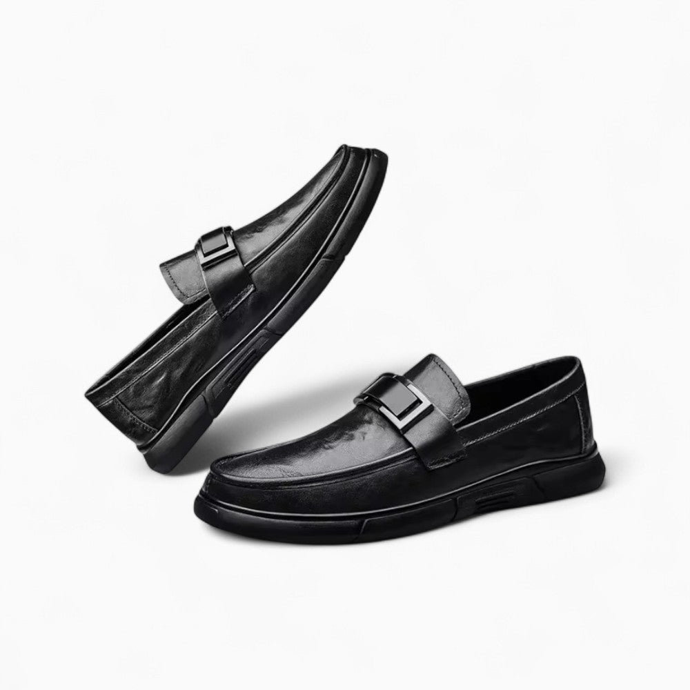 Mocassins En Cuir Noir À Semelle Épaisse Et Fermoir