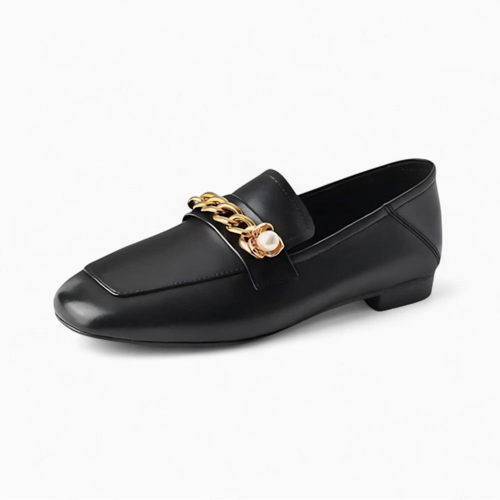 Mocassins Vernis À Petits Talons Et Chaîne