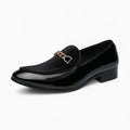 Mocassins En Cuir Verni À Bout Pointu Avec Chaîne