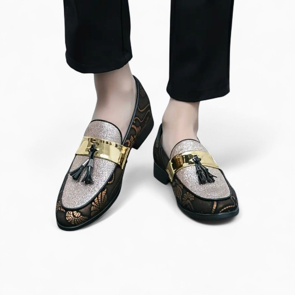 Mocassins Vernis À Glands Et Sequins