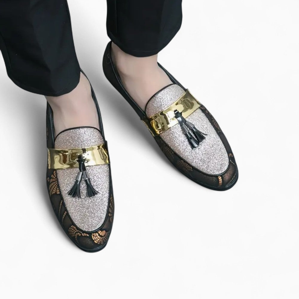 Mocassins Vernis À Glands Et Sequins