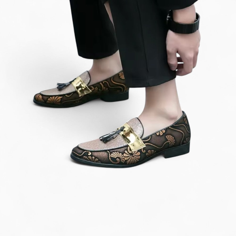Mocassins Vernis À Glands Et Sequins
