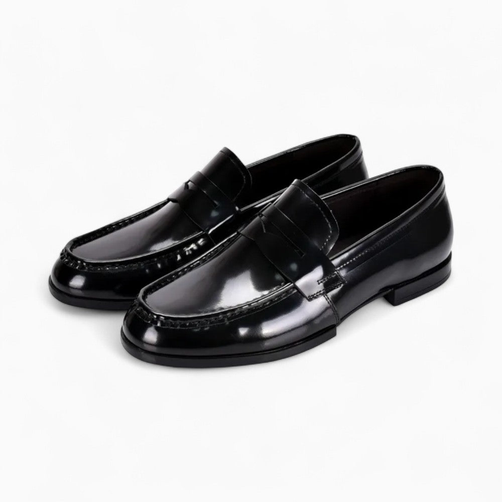 Mocassins Noirs Vernis En Cuir Avec Un Talon Carré