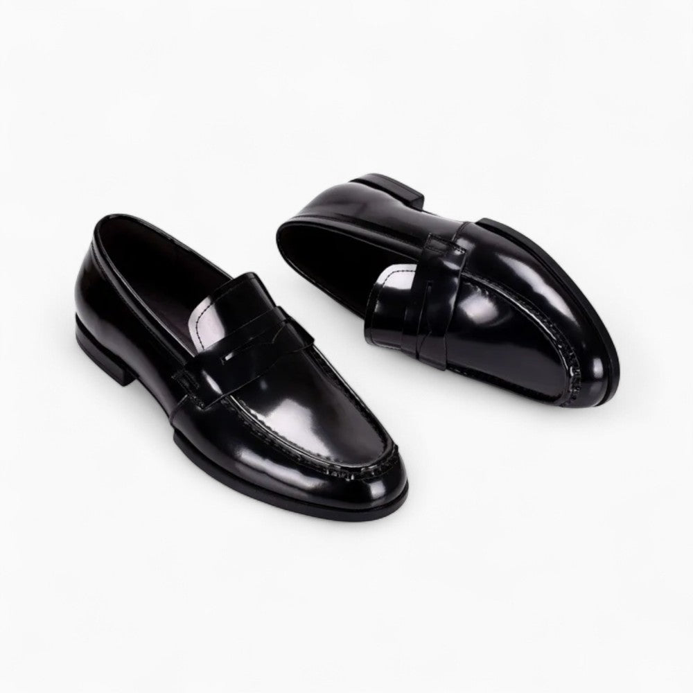 Mocassins Noirs Vernis En Cuir Avec Un Talon Carré