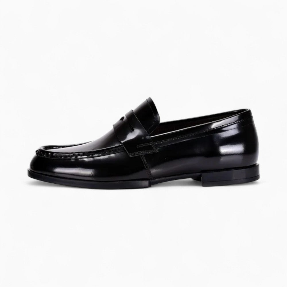 Mocassins Noirs Vernis En Cuir Avec Un Talon Carré