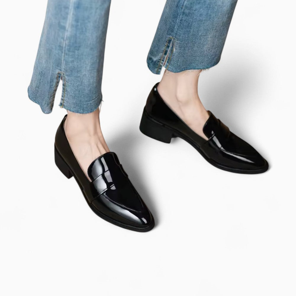 Mocassins Noirs Vernis À Bout Pointu Pour Femme