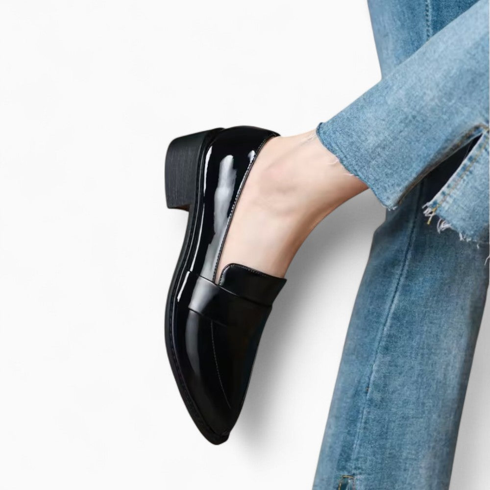 Mocassins Noirs Vernis À Bout Pointu Pour Femme