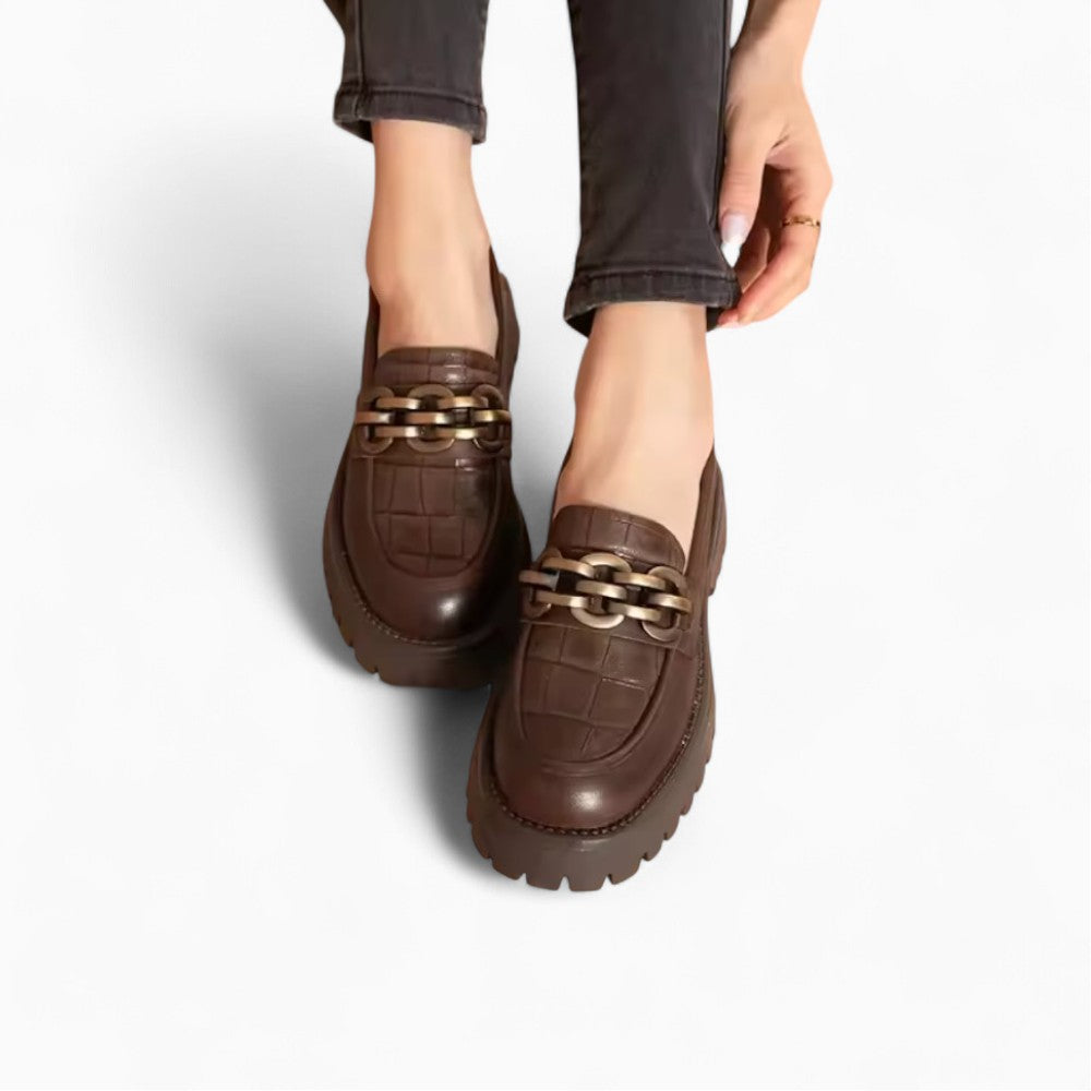 Mocassins Avec Une Chaîne En Métal Doré Pour Femmes