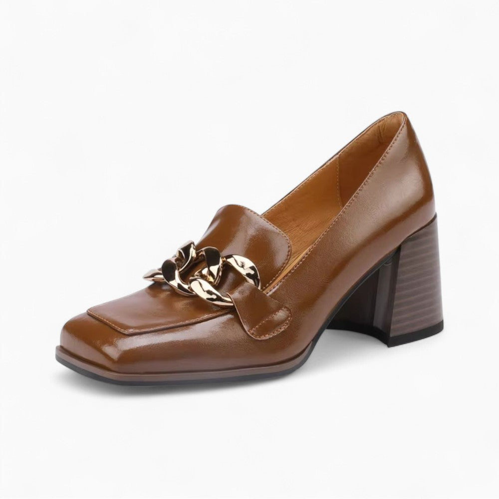 Mocassins À Talons En Cuir Vernis Avec Détail Chaîne Dorée