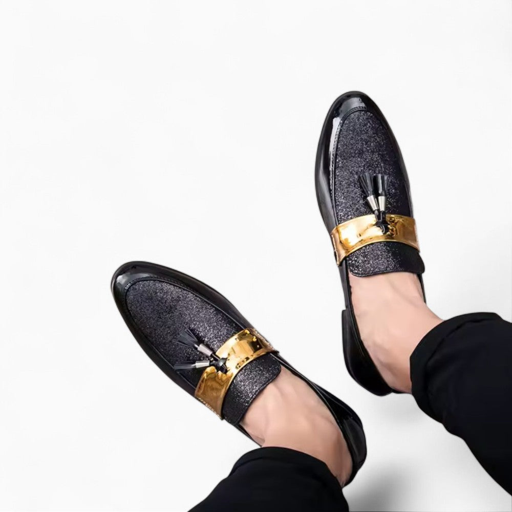 Mocassins À Glands Noir Et Doré Style Derby