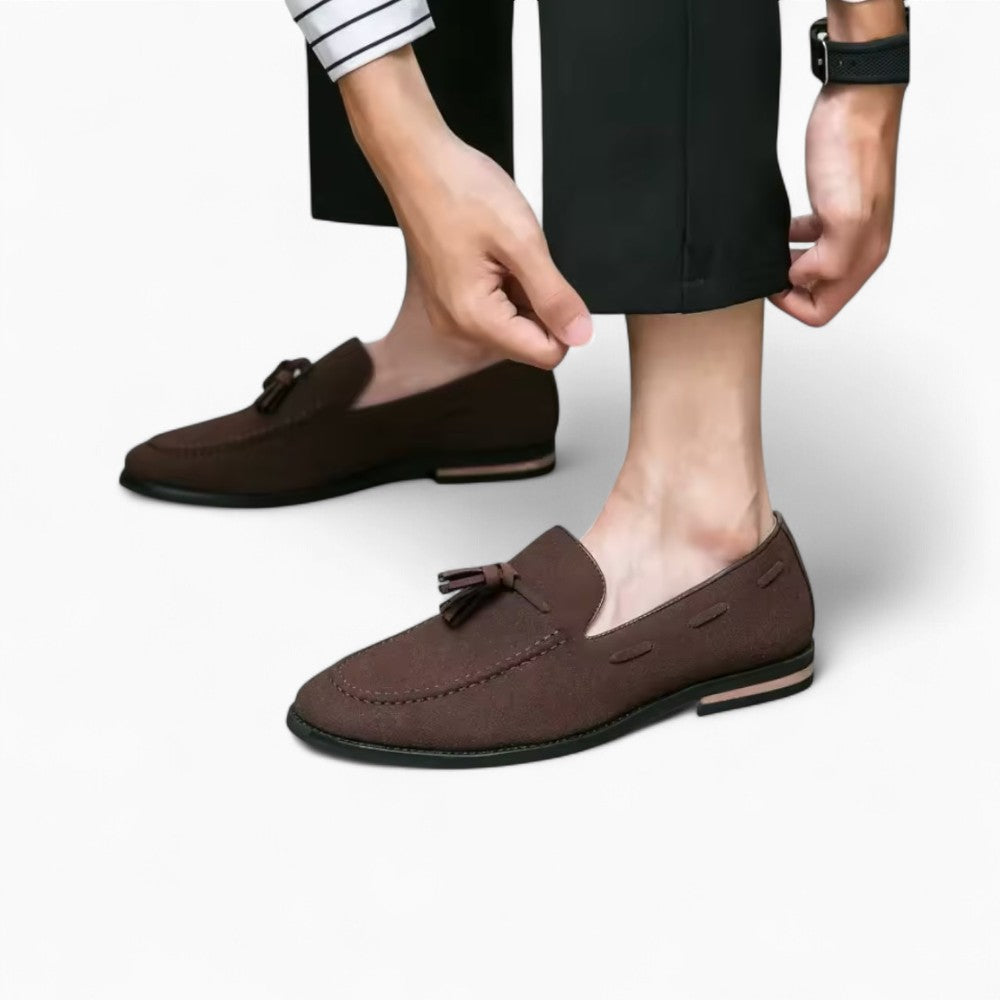 Mocassins À Glands En Cuir Suède À Surpiqûres Blanches