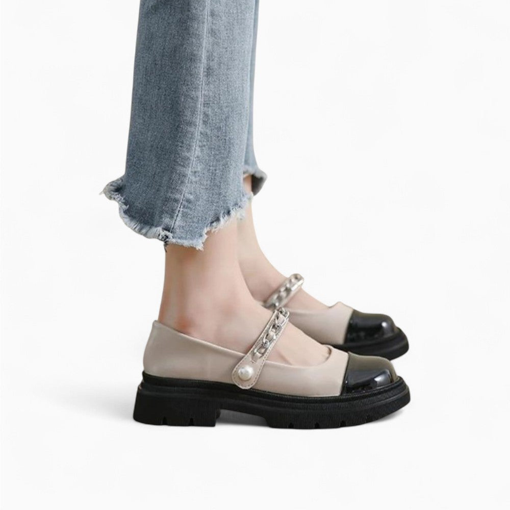 Mocassin Ballerine Vernis À Boucles Avec Petit Talon