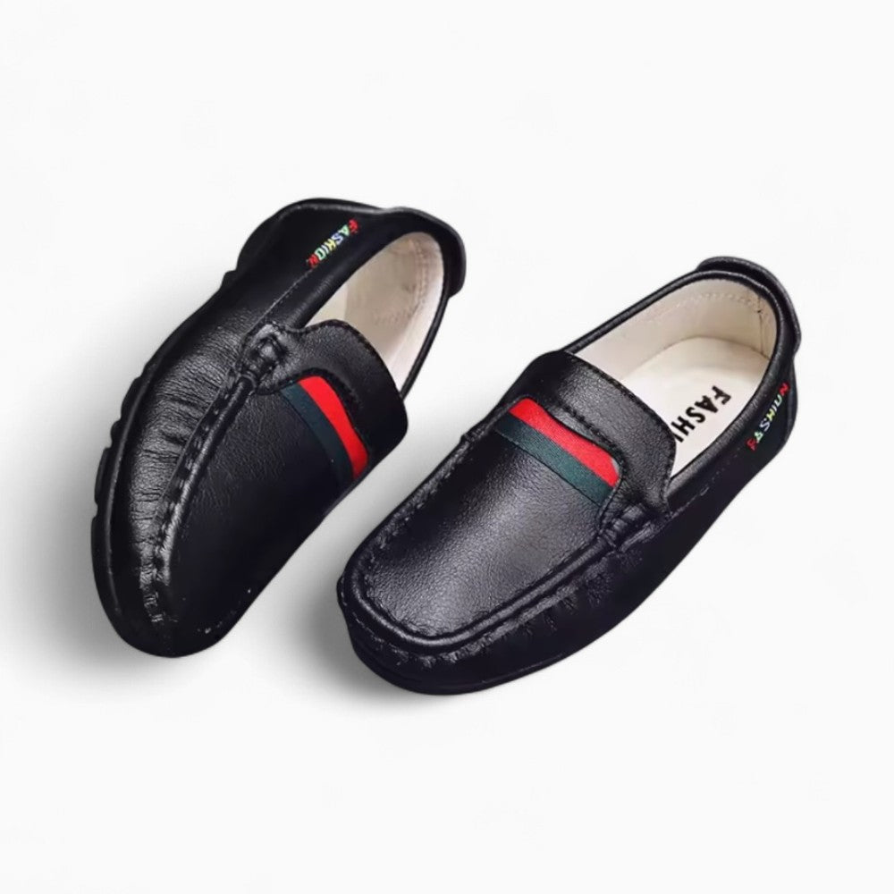 Mocassins Souples En Cuir Avec Un Design Rouge Et Vert Pour Garçons