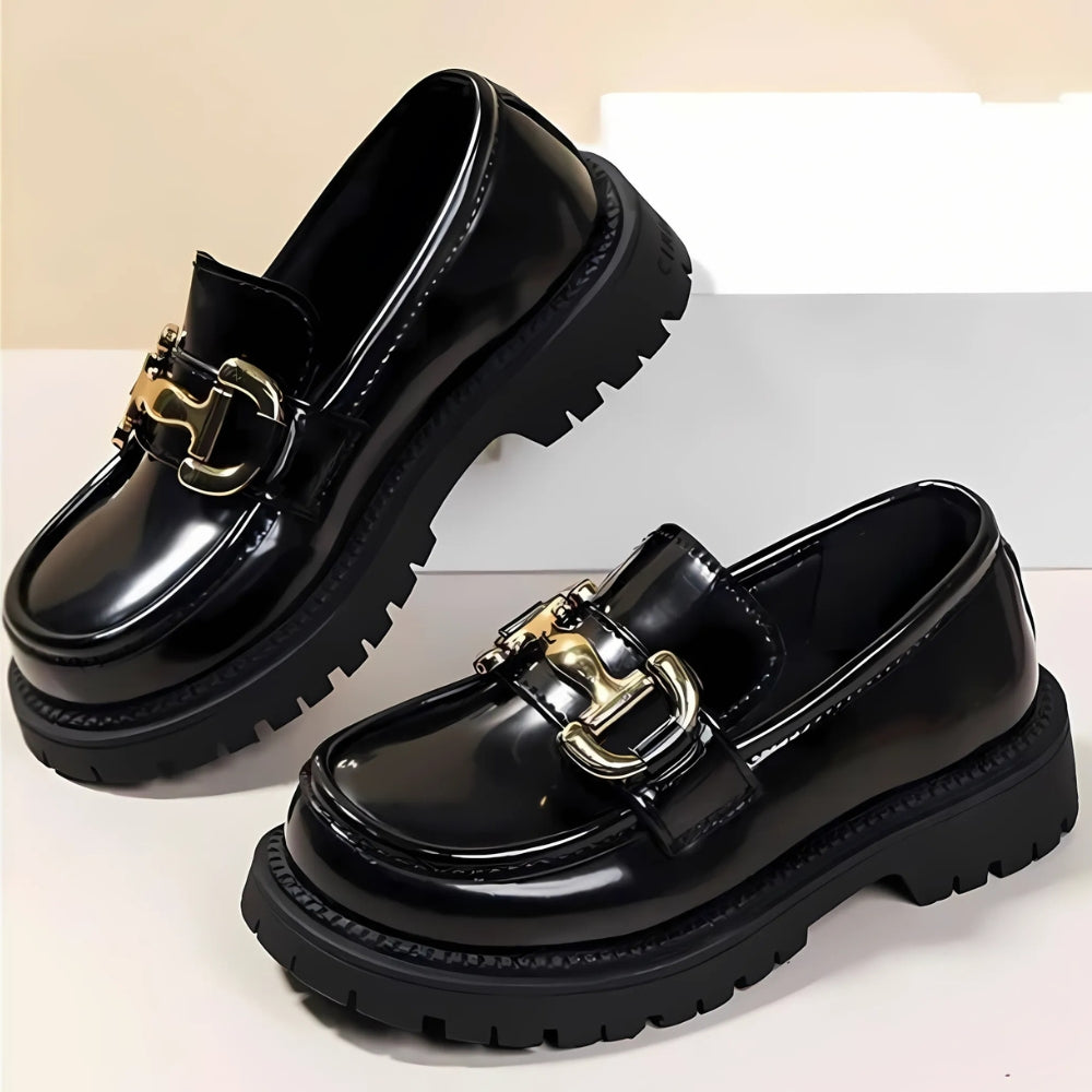 Mocassins Vernis Avec Une Chaîne Brillante Pour Fille