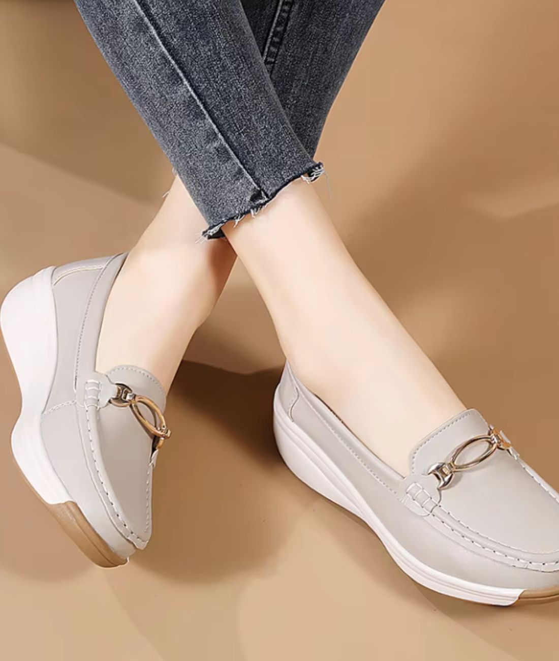 Mocassins Compensés Ajourés Et Détails Boucles Dorées Pour Femme